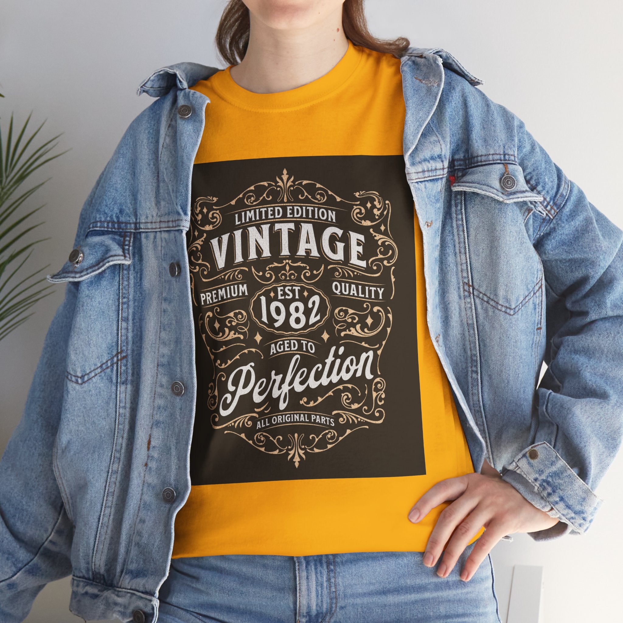 Vintage 1982 T-Shirt – Limited Edition Retro Birthday Gift